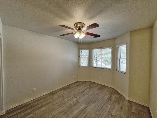 Building Photo - 7152 Elk Creek Rd NE