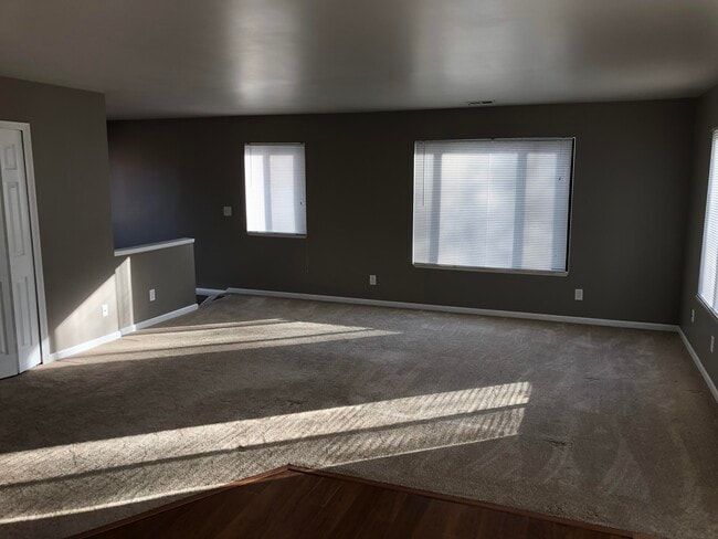 Building Photo - 679 Karmada St