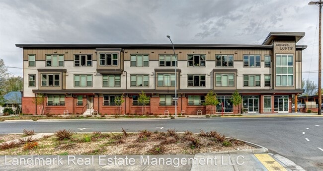 Building Photo - 835 N State St