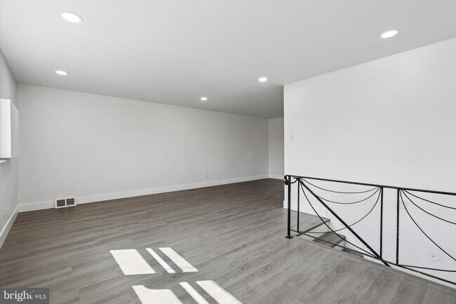 Building Photo - 2155 Benson St