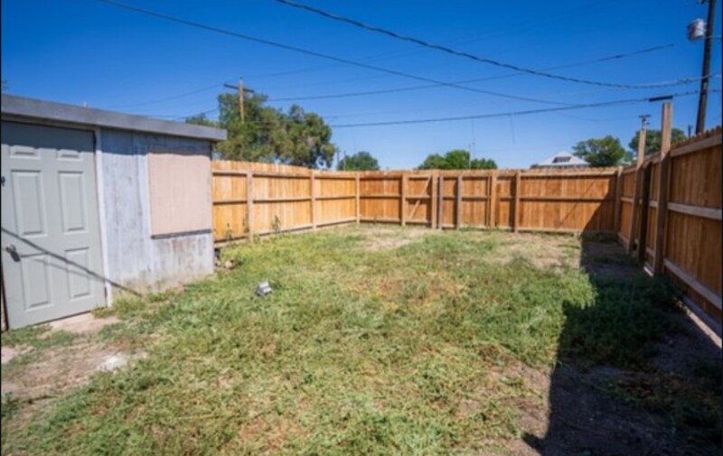 Building Photo - 619 W 7th St