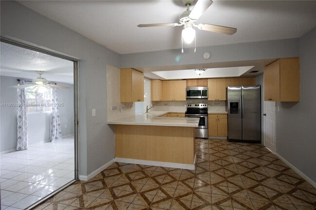 Building Photo - 420 SW 62nd Ave