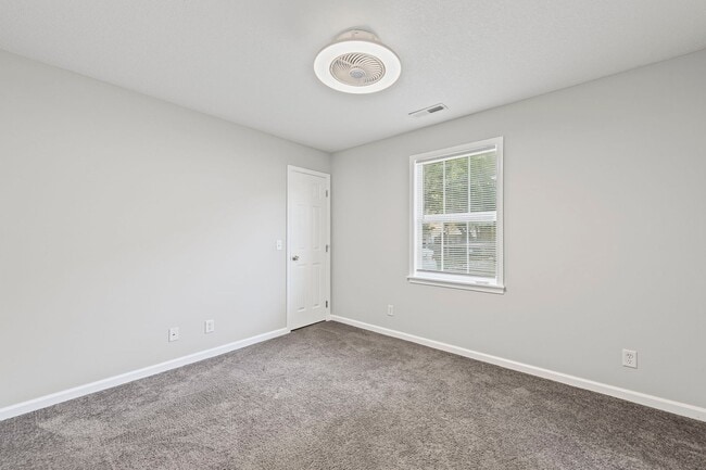 Building Photo - Cute Two Bedroom Home