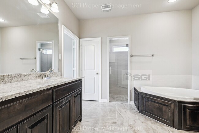 Building Photo - 209 Cedar Elm Ln