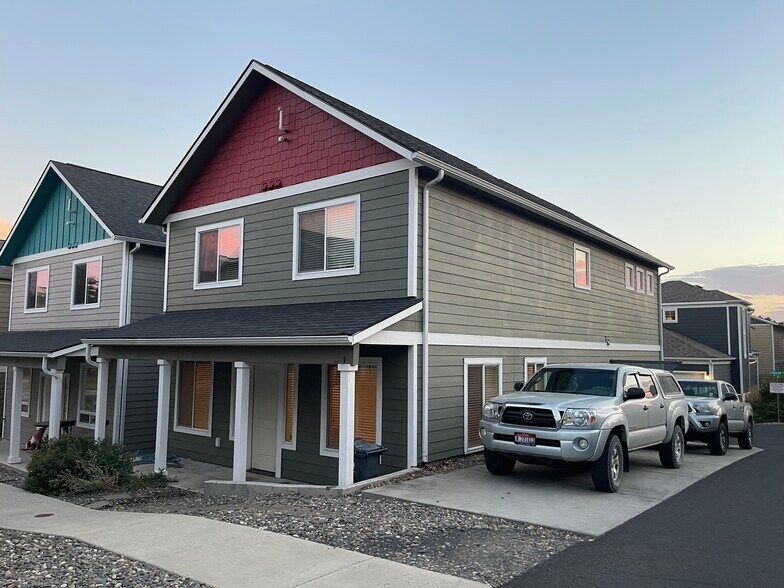 Building Photo - 1006 Pendulum Lane
