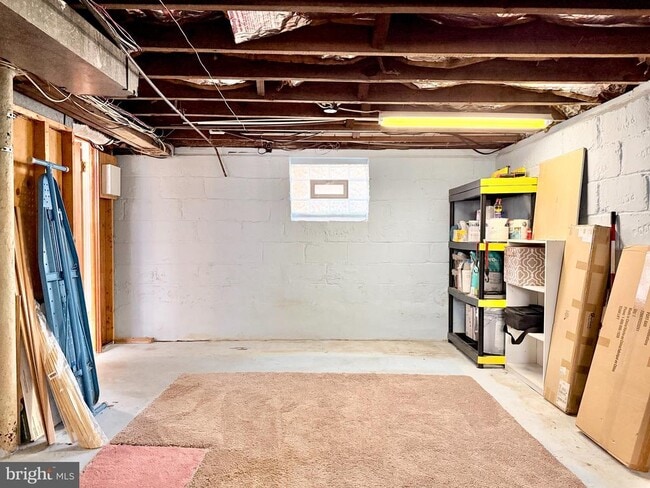 Building Photo - 7041 Harvey Ave