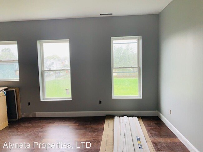 Building Photo - 85-87 E Innis Ave