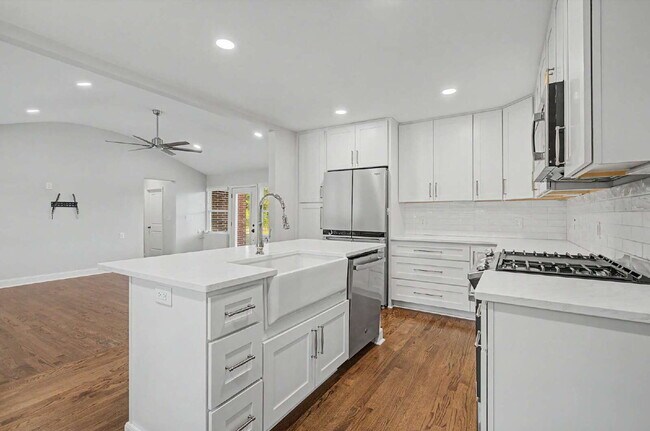 Building Photo - Charming 3-Bed/2.5-Bath Ranch in Durham