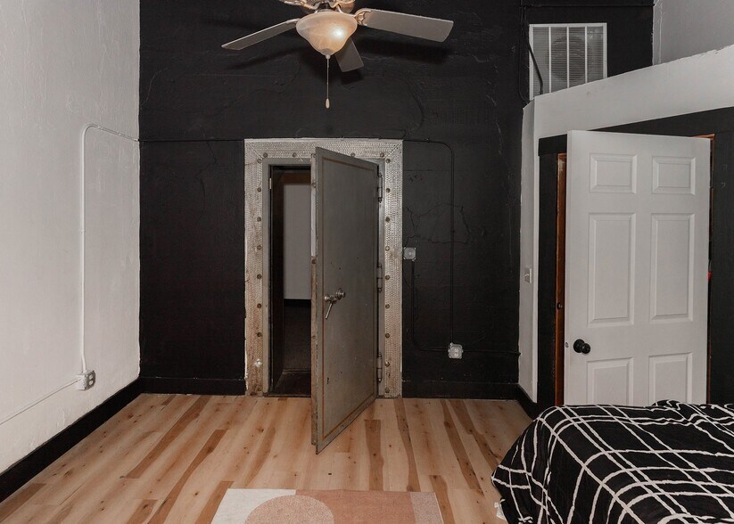 Building Photo - 1606 2nd Ave