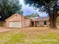 Building Photo - Charming 3-Bedroom Home with Solar Panels ...