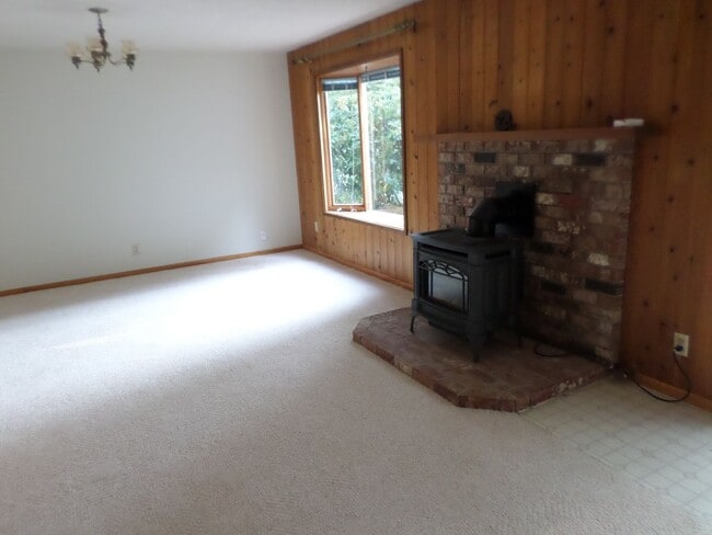 Building Photo - Charming Single Family Home -400 N 9th Phi...