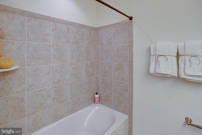 Building Photo - 25636 Pleasant Valley Rd