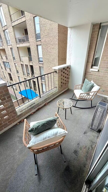 Building Photo - 99 Pond Ave