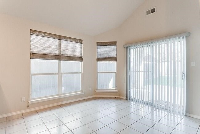 Building Photo - 2612 Evening Shade Dr