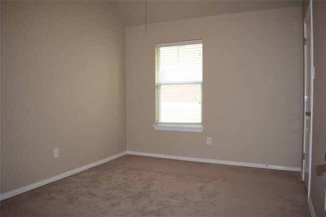 Building Photo - 248 Pecanwood S
