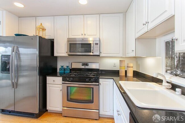Building Photo - 3700 Divisadero St