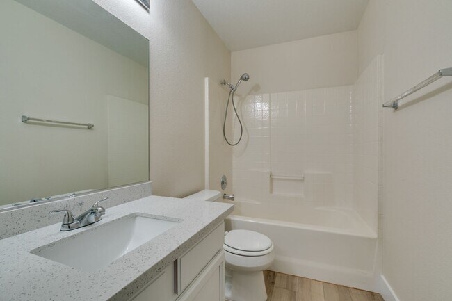 Building Photo - Charming 3-Bed, 2-Bath Single-Story Home i...