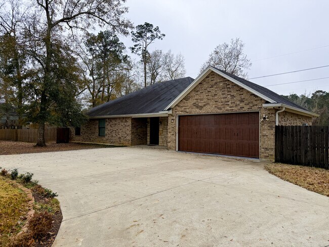 Building Photo - 12250 Charlotte Dr