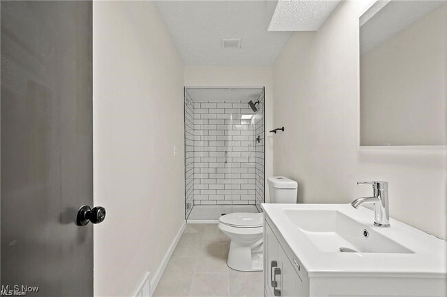 Building Photo - 3024 Warrensville Center Rd