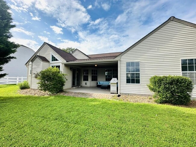 Building Photo - 3249 Fayette Dr