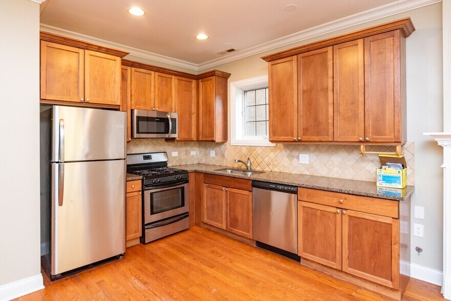 Kitchen - 6217 S Kimbark Ave