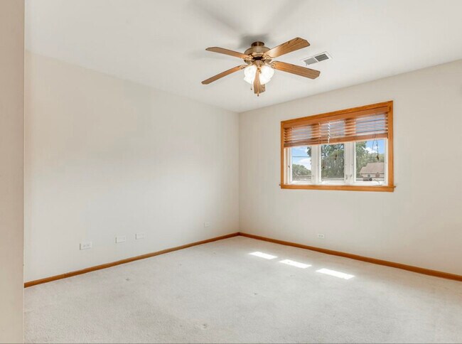Building Photo - 5841 W 55th St