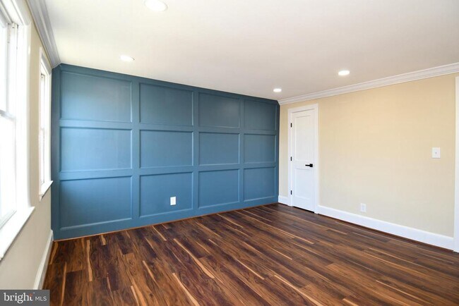 Building Photo - 216 S Henry St