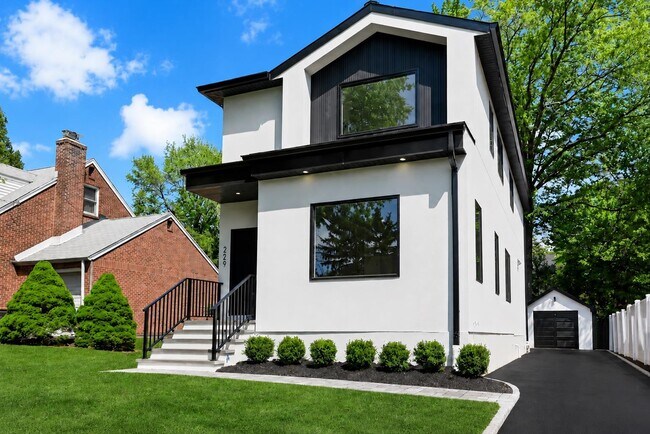 Building Photo - 229 Hickory Ave