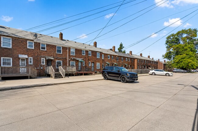 Building Photo - Beautiful updated townhome