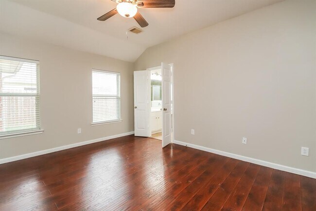 Building Photo - 5018 Creekbridge Ct
