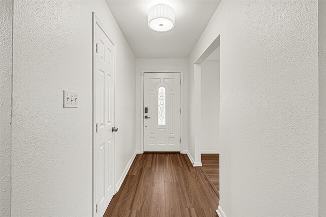 Building Photo - 2515 Baycrest Dr