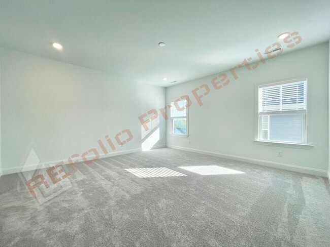 Building Photo - Beautiful Brand New 4 Bedroom, 3 Bathroom ...