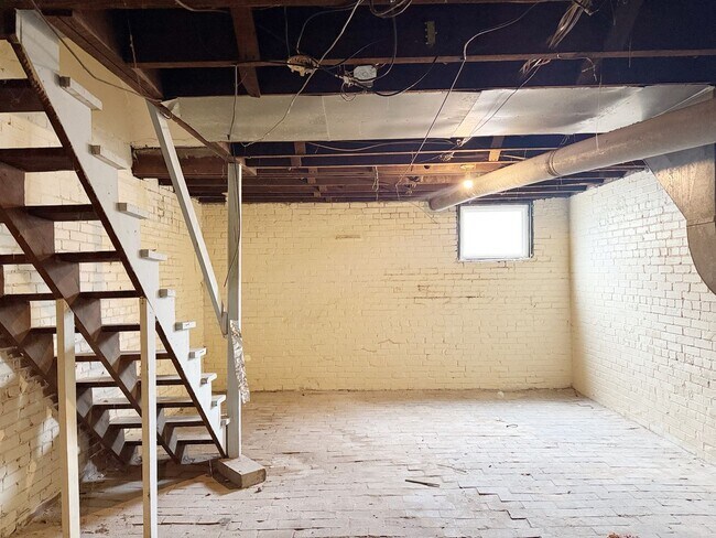 Building Photo - 313-313 NW Martin Luther King Jr Blvd