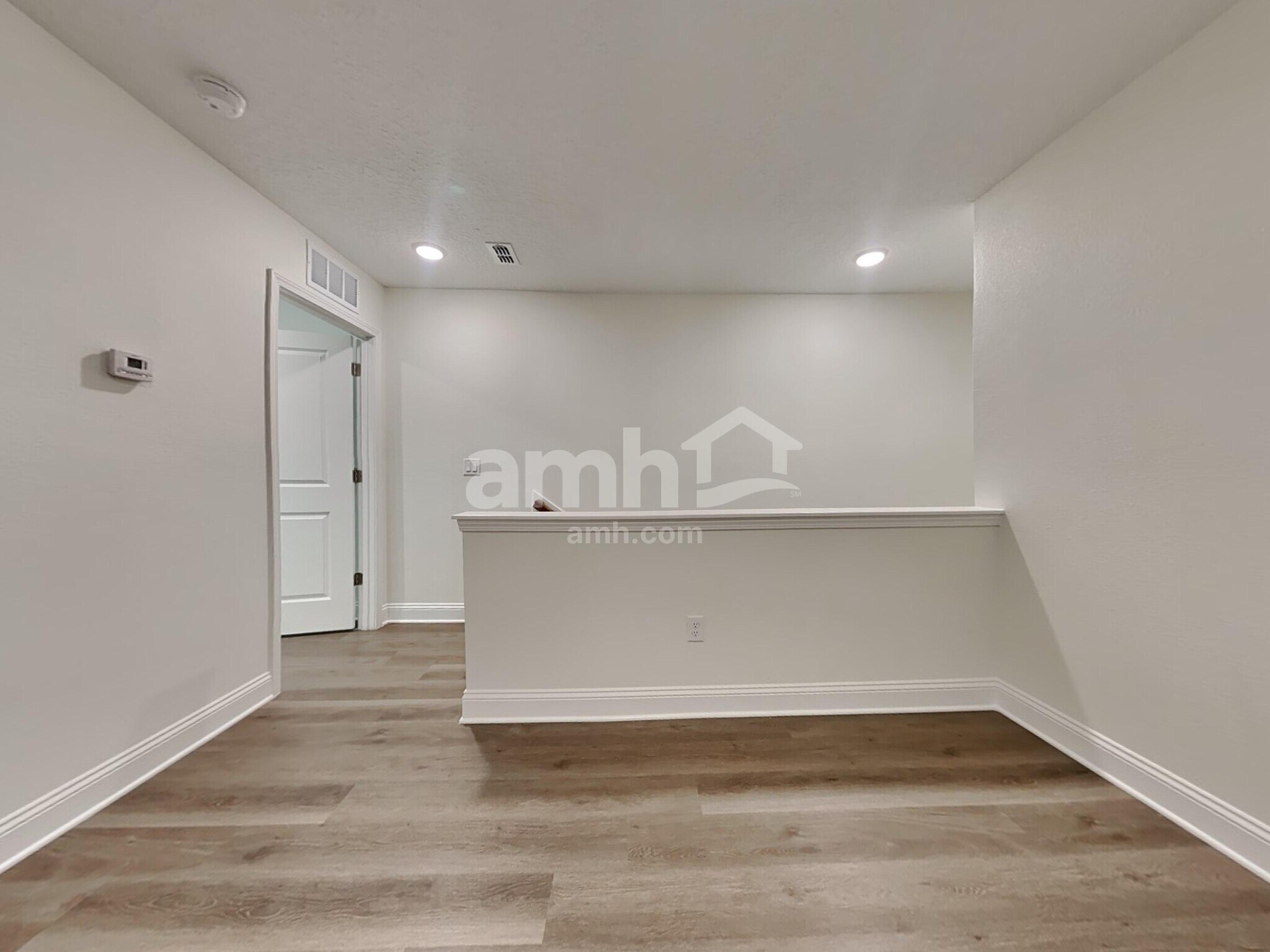 Building Photo - 11637 Hillside Dr