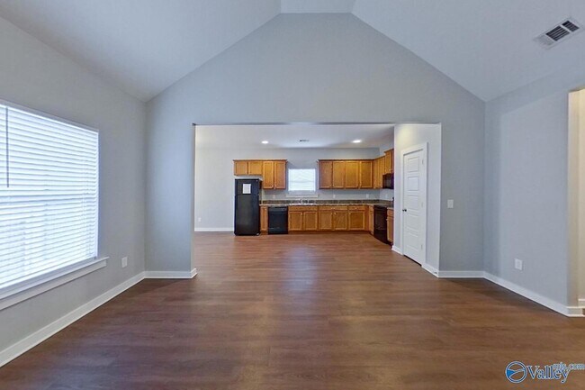 Building Photo - 1389 Old Rd