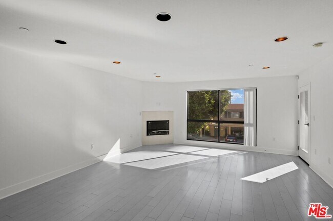 Building Photo - 1518 Federal Los Angeles Ca
