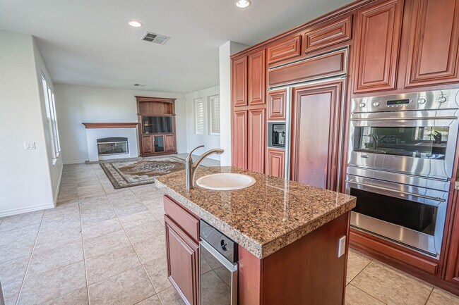 Building Photo - 4 Bedroom Home for Rent on the Lake at Bridgeport!