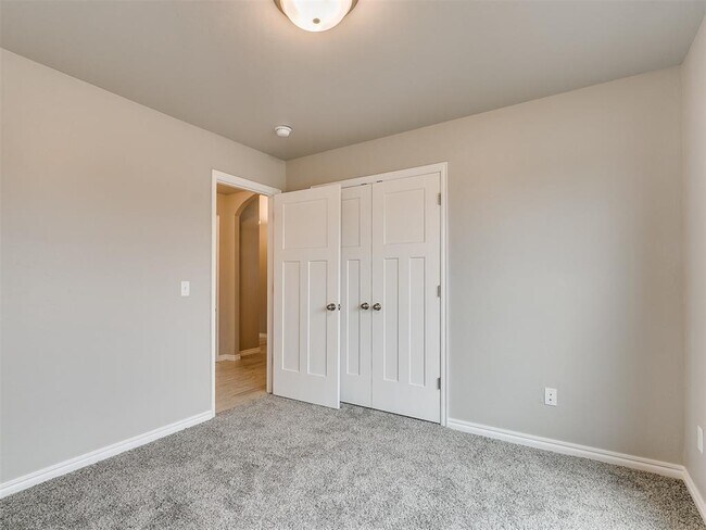 Building Photo - 2204 Wheatheart Dr