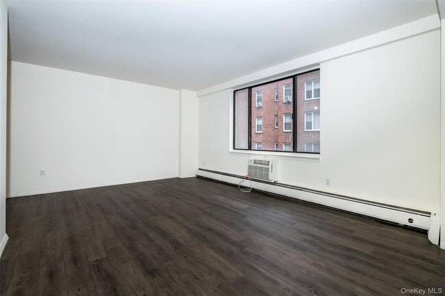 Building Photo - 7 Lake St