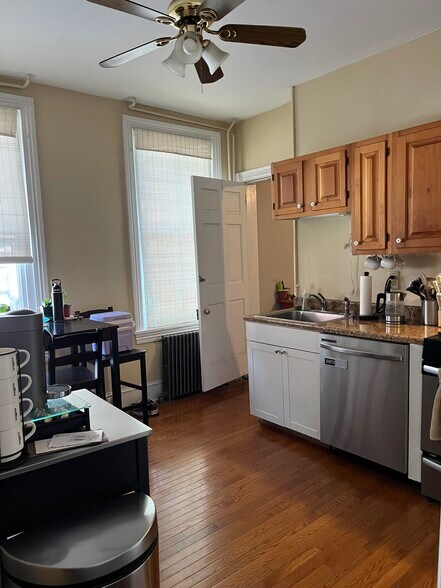 Kitchen - 215 S New St