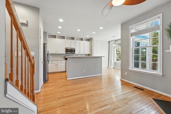 Building Photo - 3363 Beechcliff Dr