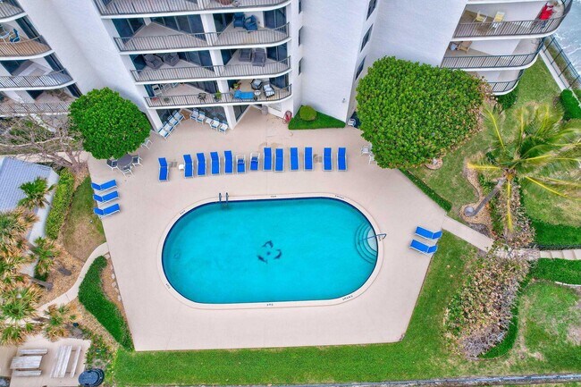 Building Photo - 5420 N Ocean Dr