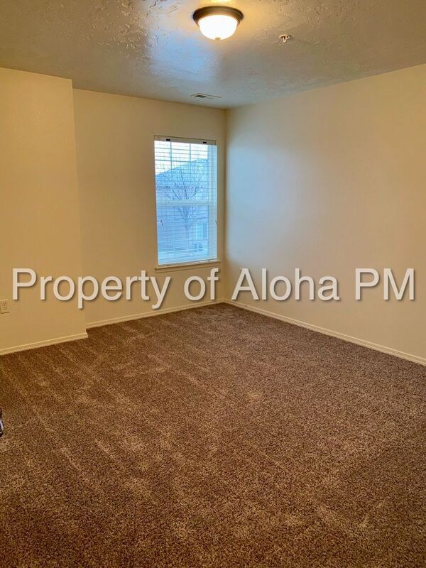Building Photo - 1033 W Pine Ave