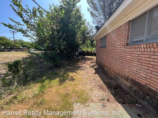 Building Photo - 3 br, 1.5 bath House - 1937 Hilltop Dr.