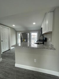 Building Photo - 154 Earle St