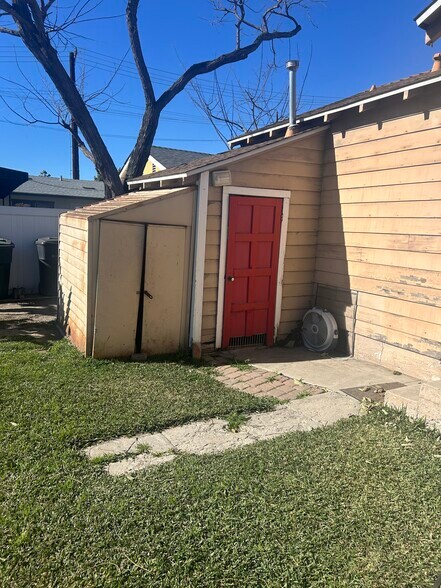 Building Photo - 208 E Ellsworth Ave