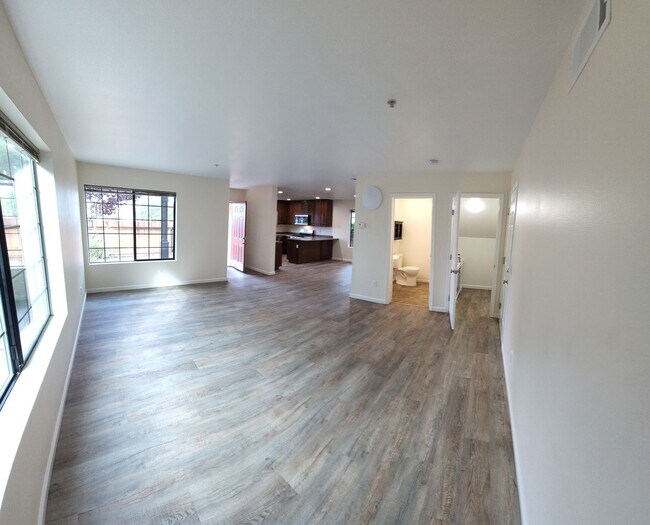 Building Photo - LOCATION-CLOSE PROXIMITY TO POLY CAMPUS