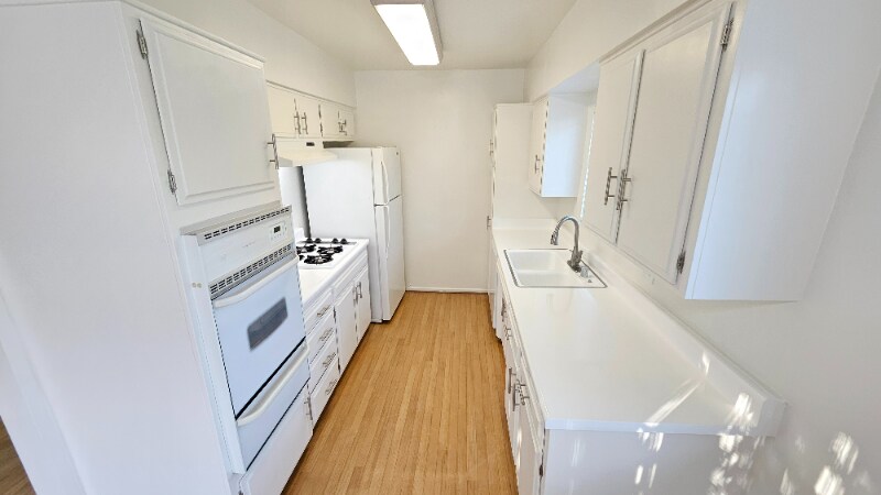 Building Photo - 1130 N Fuller Ave