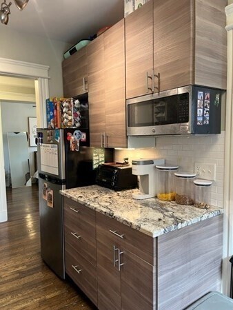 Building Photo - 122 Riverway