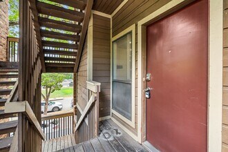 Building Photo - PARK PLACE - ACROSS FROM DKR STADIUM - 1BD / 1BA With Study - WOOD FLOORS - W/D - $1200